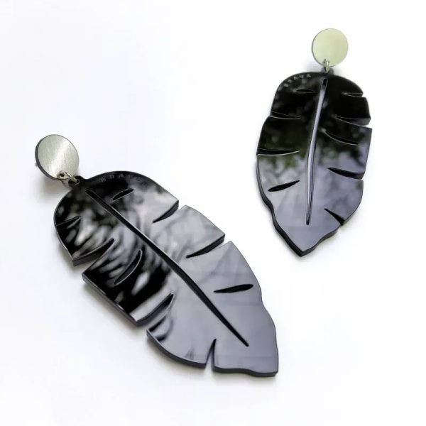 Pendientes hojas de plátano/ color: negro