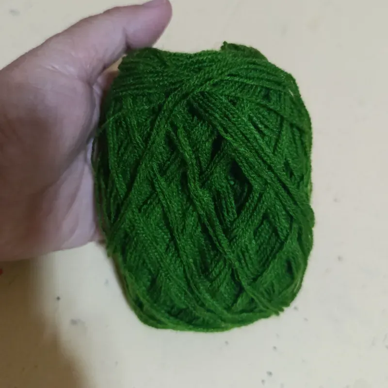 Hilo acrilán de tres hebras color  verde