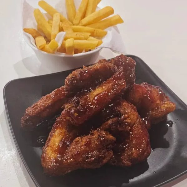 Alitas de Pollo Bañadas en Salsa Barbacoa
