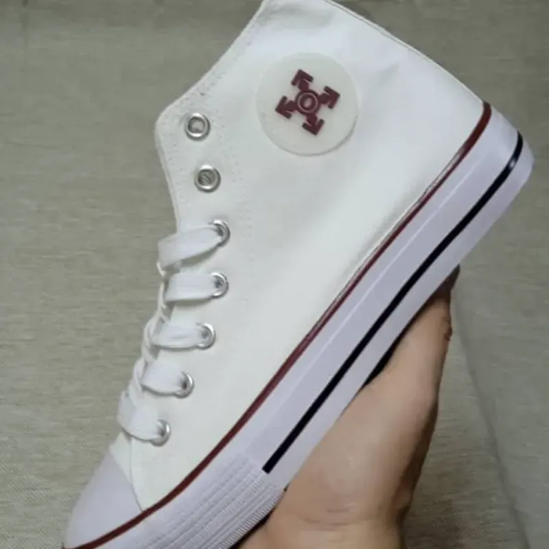 Conver blanco detalle rojo alto reducidos