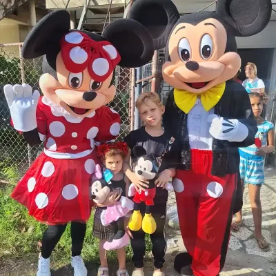Entrega con Mini y Mickey Mouse 