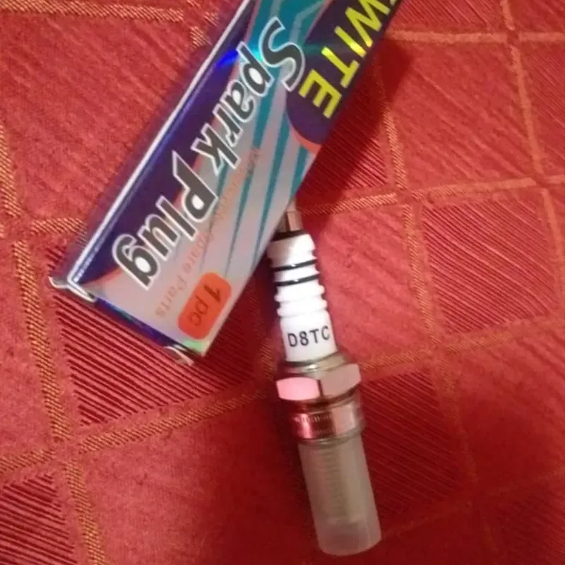 BUJIAS PARA CG  12MM D8TC MOTO DE 4T