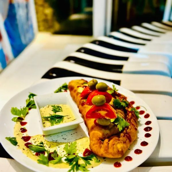 Empanada Rellena de Jamón y Queso Gouda