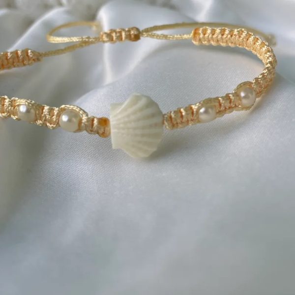 Pulseras tejidas con concha marina