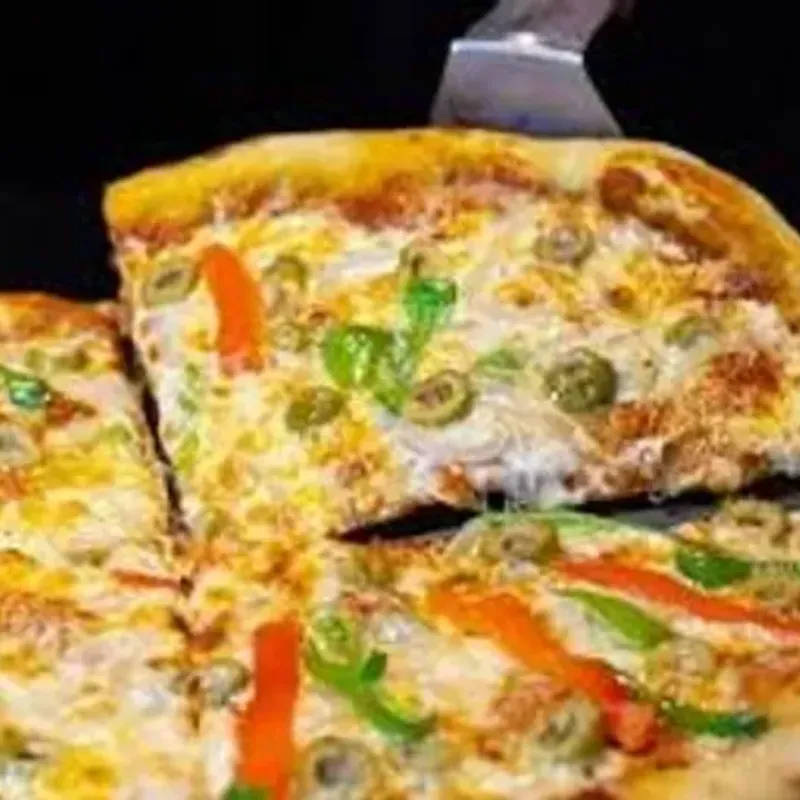 Pizza c/ Vegetales y Queso Gouda