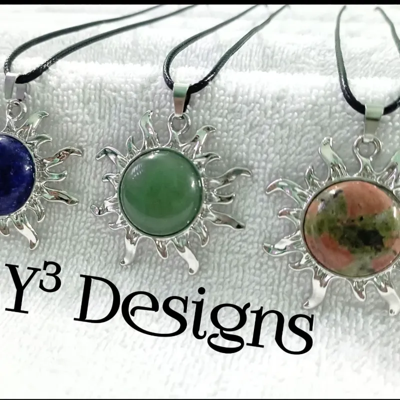 Collares con Dijes de Cuarzo en Forma de Sol