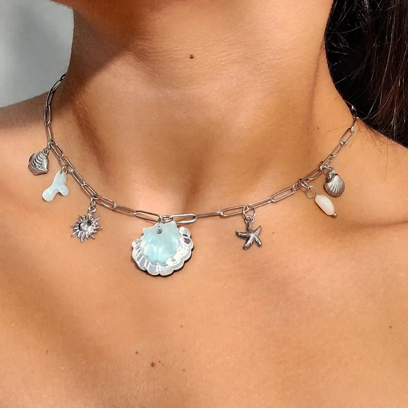 Collar plateado concha azul claro