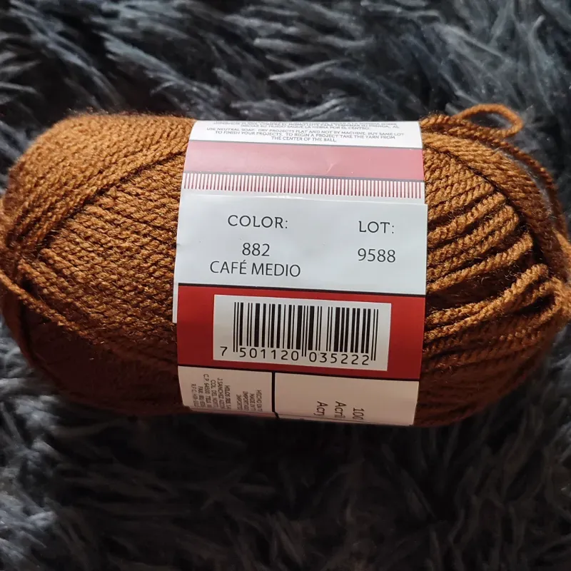 Estambre color café medio