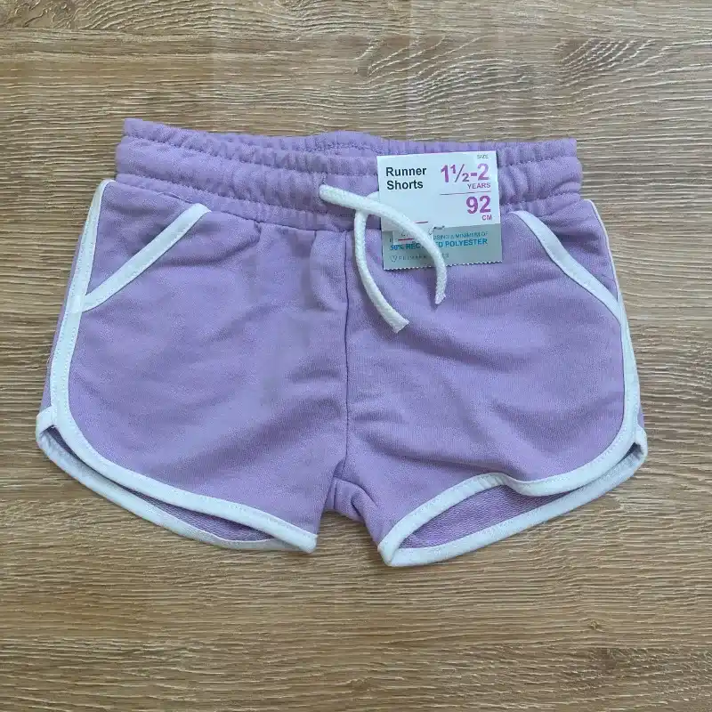 Short corto color violeta