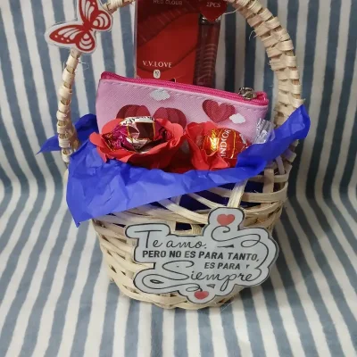 Cesta de regalo azul