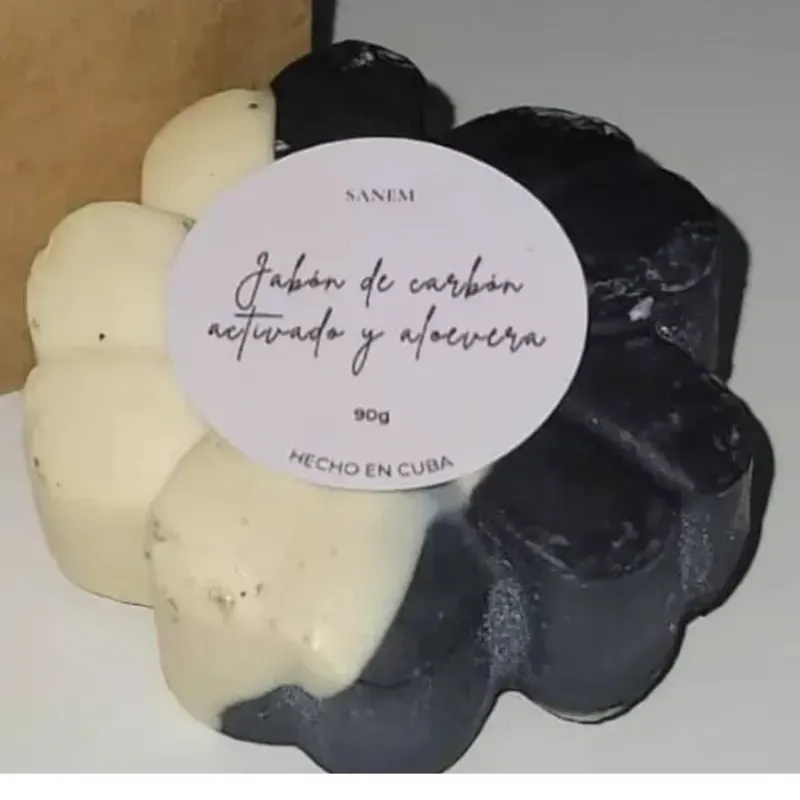 Jabón de aloe y carbón activado ✅️