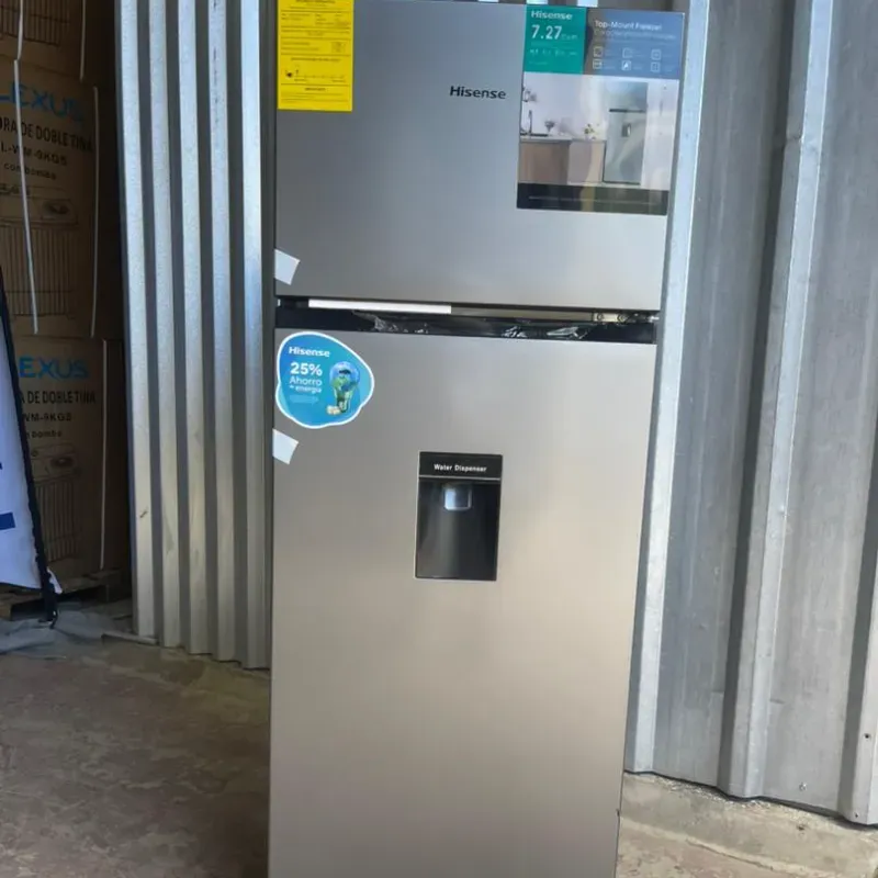 ⚪Refrigerador Hisense de 7.27 pies con dispensador de agua