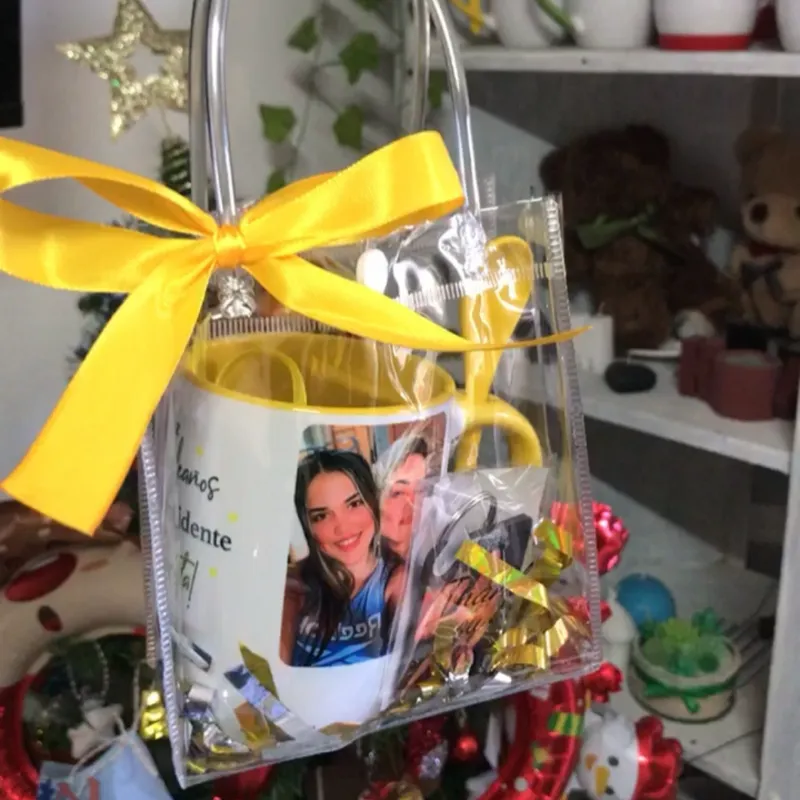 Bolsa con taza y llavero