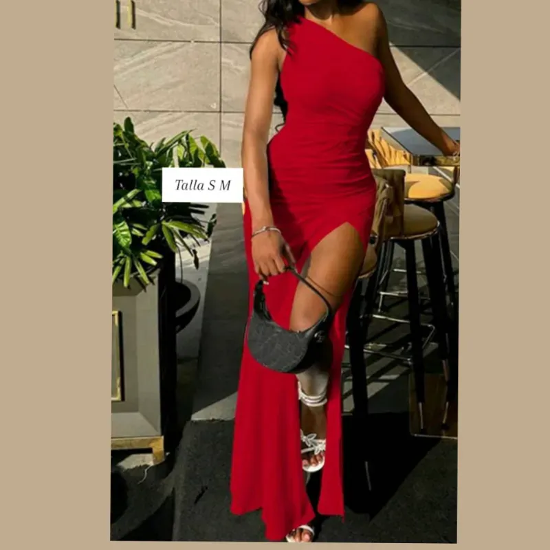 Vestido de un tirante con abertura en la pierna