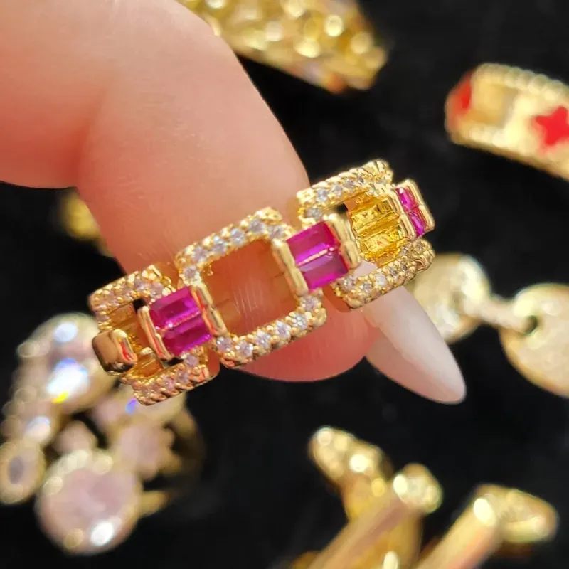 Anillo con piedras rosa 