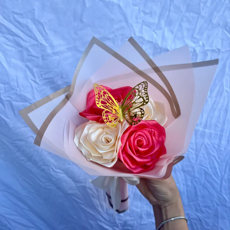 Ramo de 4 rosas eternas