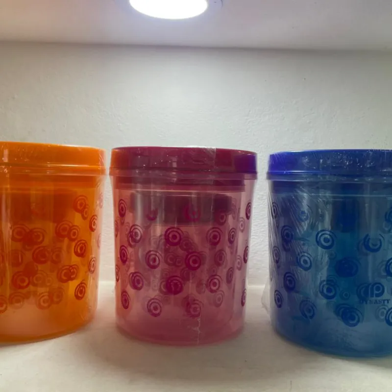 ✅Envase de plástico de 4 piezas.