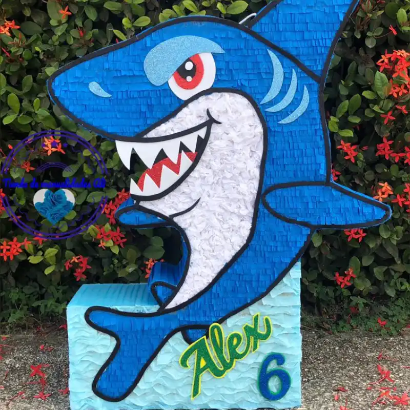 Piñata de cumpleaños Tiburón azul
