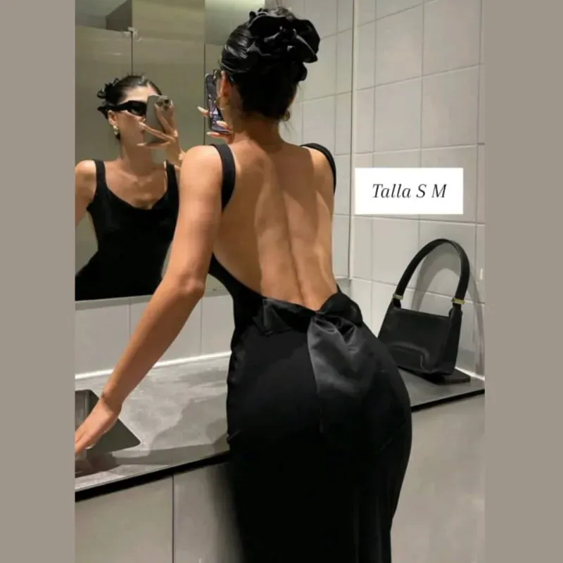 Vestido con abertura y lazo en la espalda