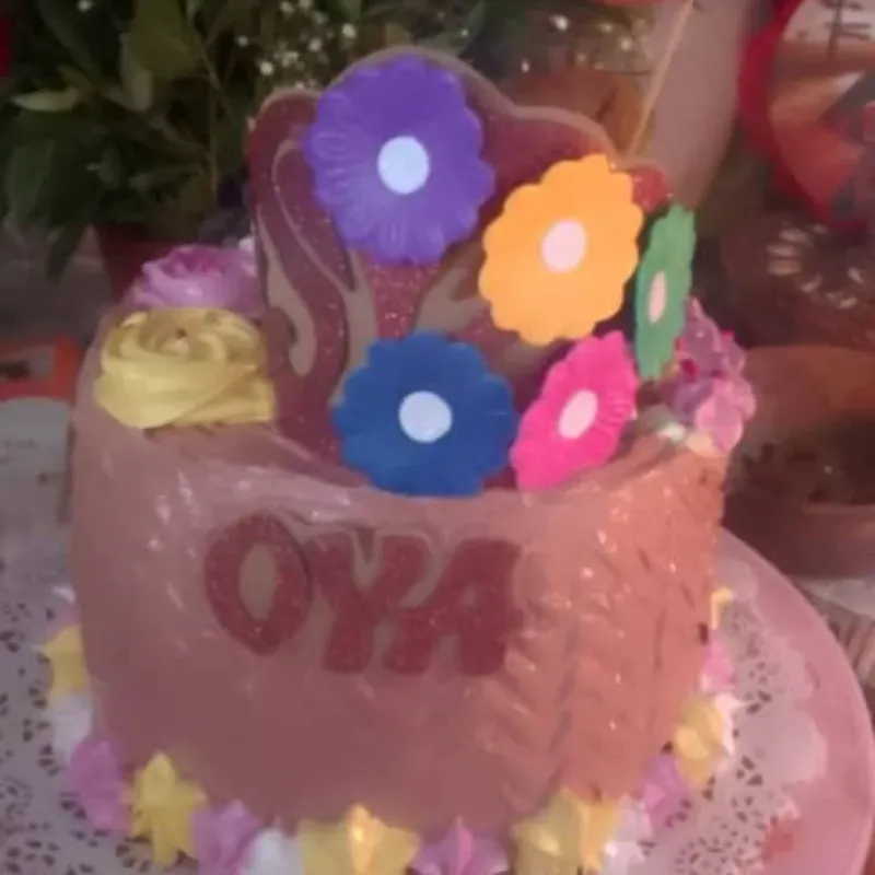 Torta de chocolate temática religiosa.