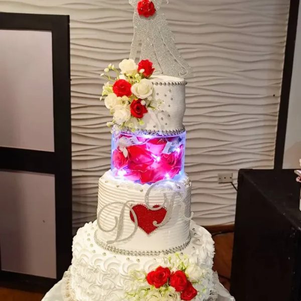 Cake de tres piso con Luces de Ada