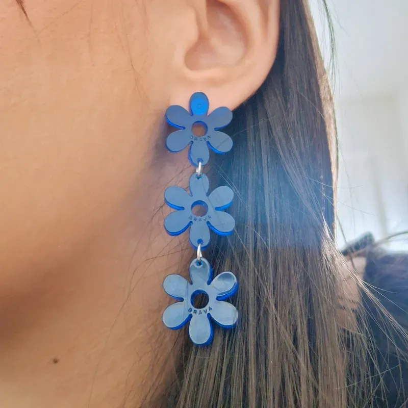 Flores largas azul traslucido