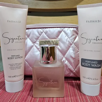 Set de perfume, loción corporal y gel para ducha.