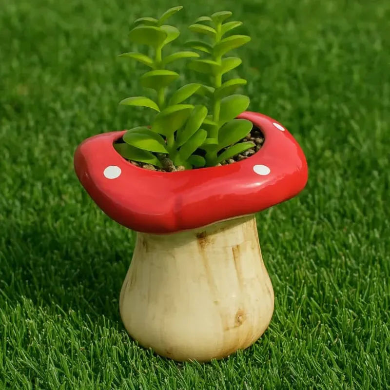 Maceta tipo hongo con planta artificial