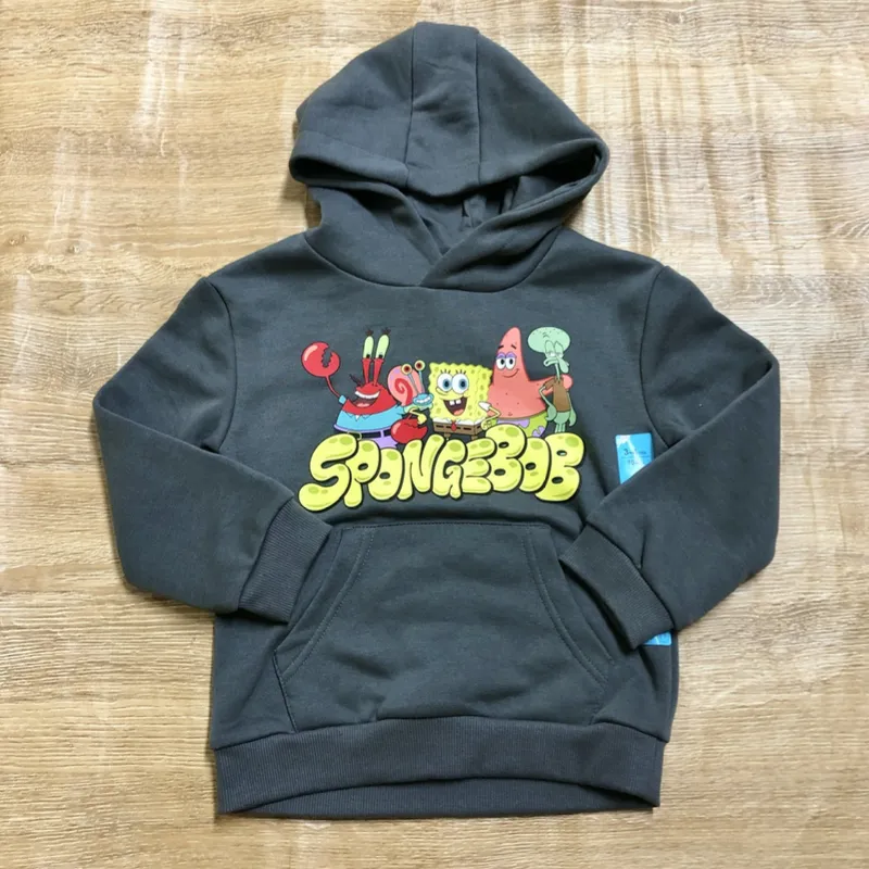 Abrigo con Bob Esponja color gris