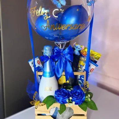 Caja con vino y rosas