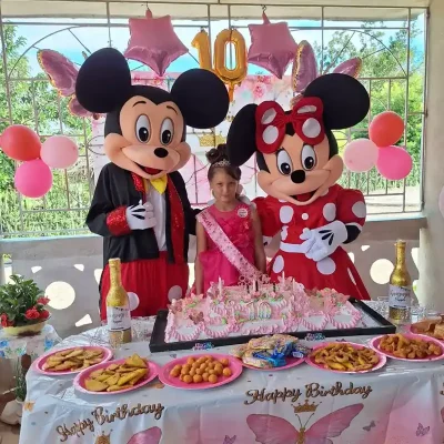 Entrega con Minnie Mouse y Mickey