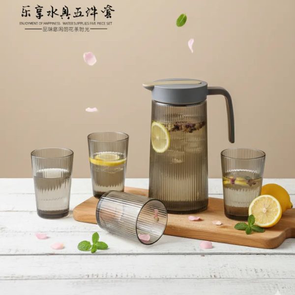 Jarra con vasos