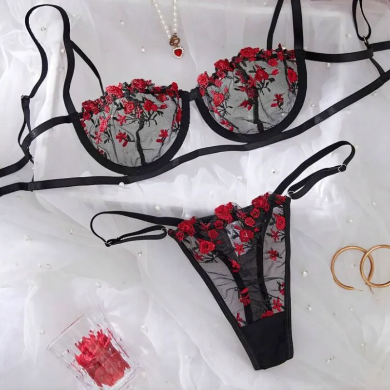 Lencería negra y roja