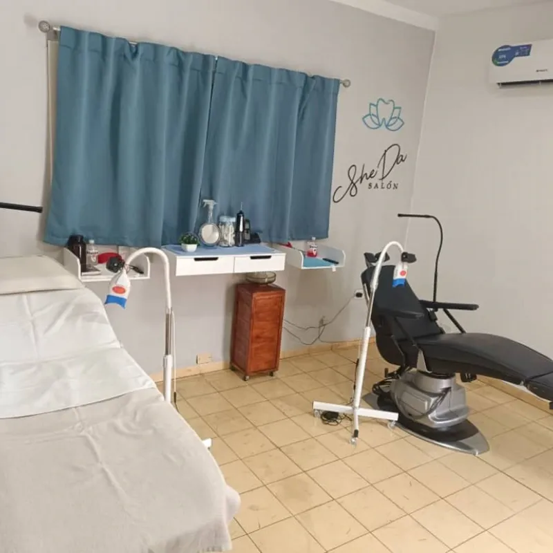 Set de escritorio montado al aire con dos repizas auxiliares (Por Encargo)