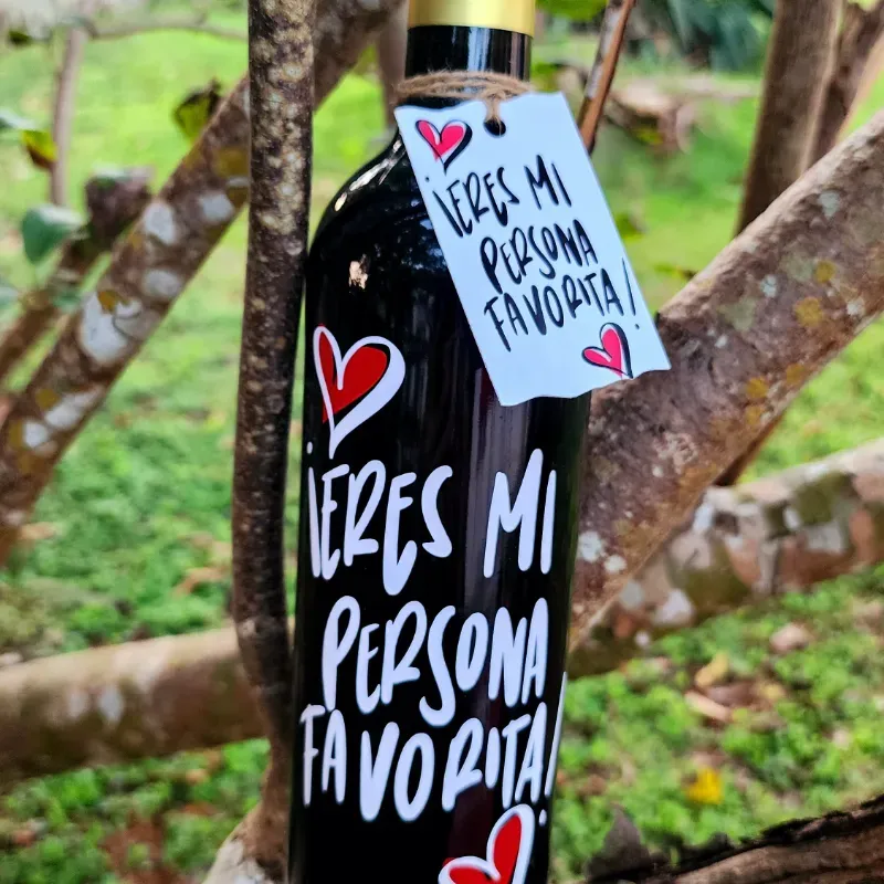 Botella de vino tinto personalizada