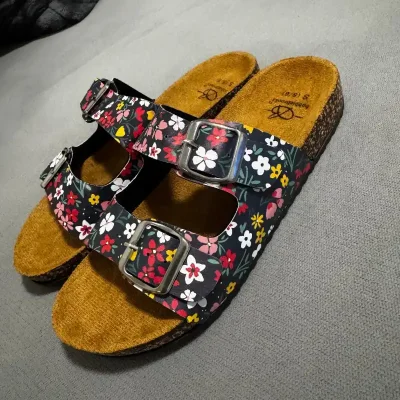 Sandalias prácticas estampadas