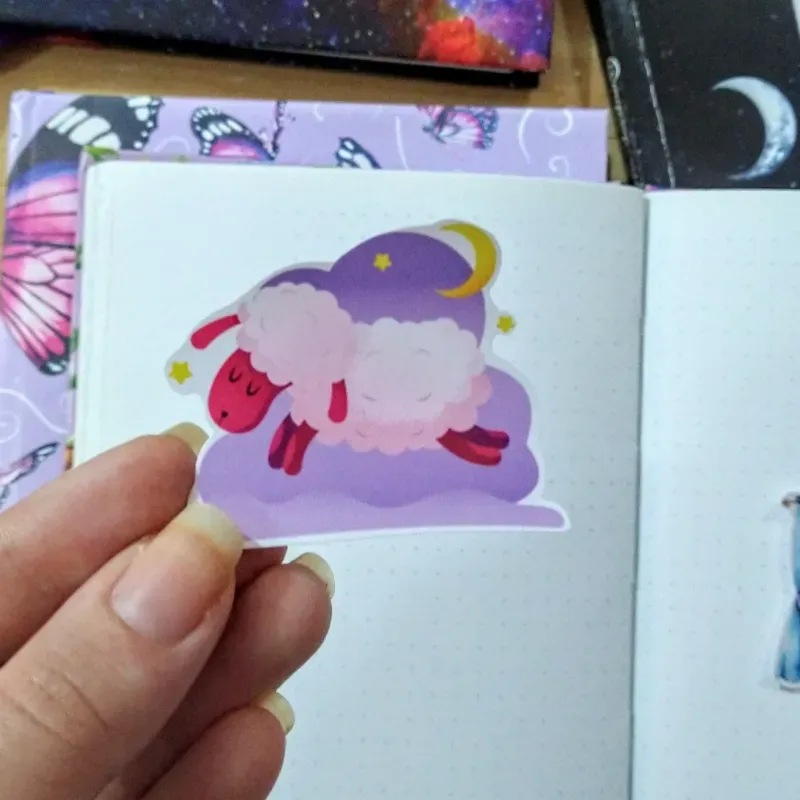 Pegatina de oveja dormida