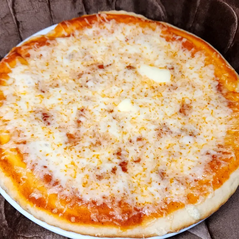  Pizza con Queso Gouda 