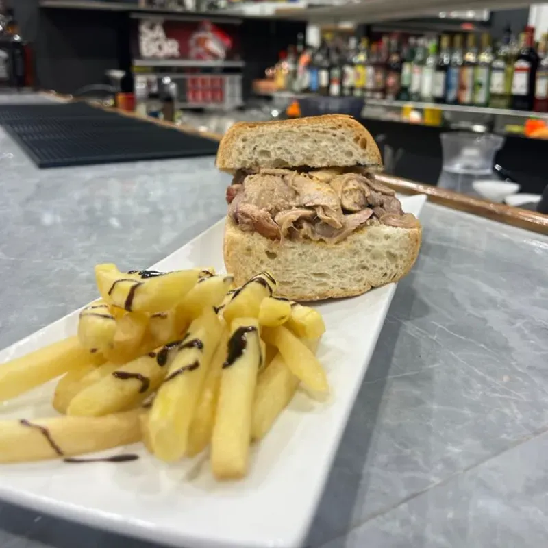 SANDWICH CUBANO CON CERDO ASADO