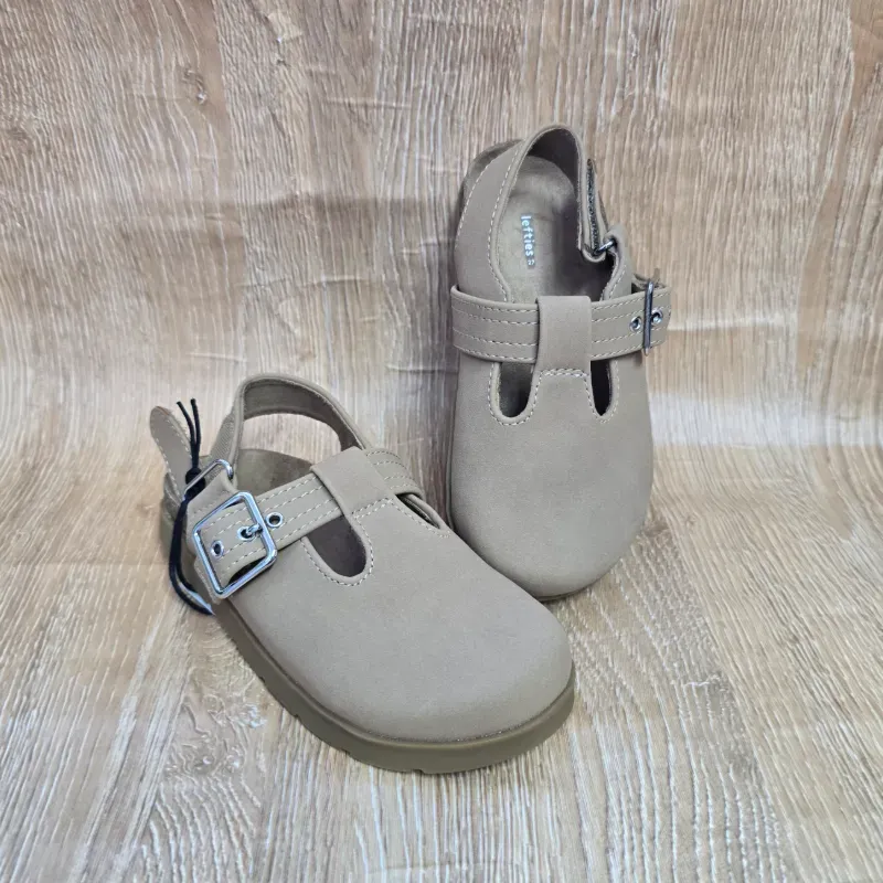 Sandalias cerradas color Carmelita claro