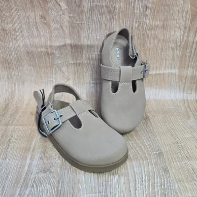 Sandalias cerradas color Carmelita claro