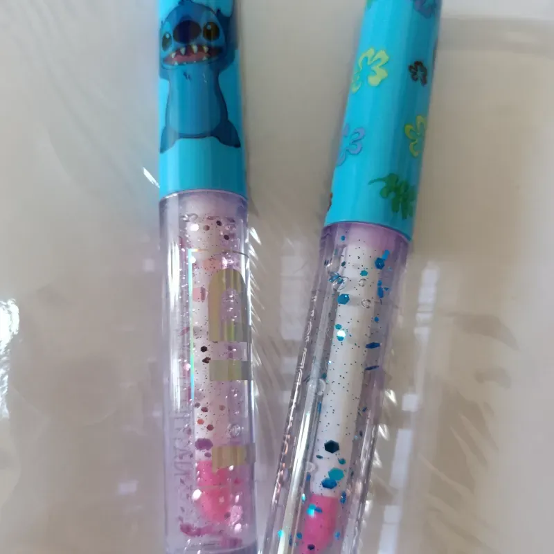 Gloss con temática Stitch