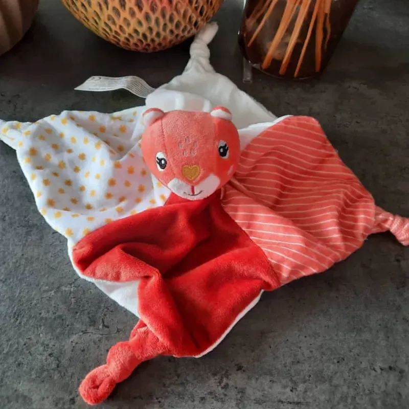 Nutria blanca y rojiza