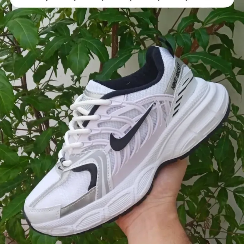 Nike skate blanco y negro