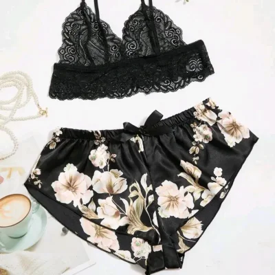 Conjunto de short de satin negro estampado y top de encaje