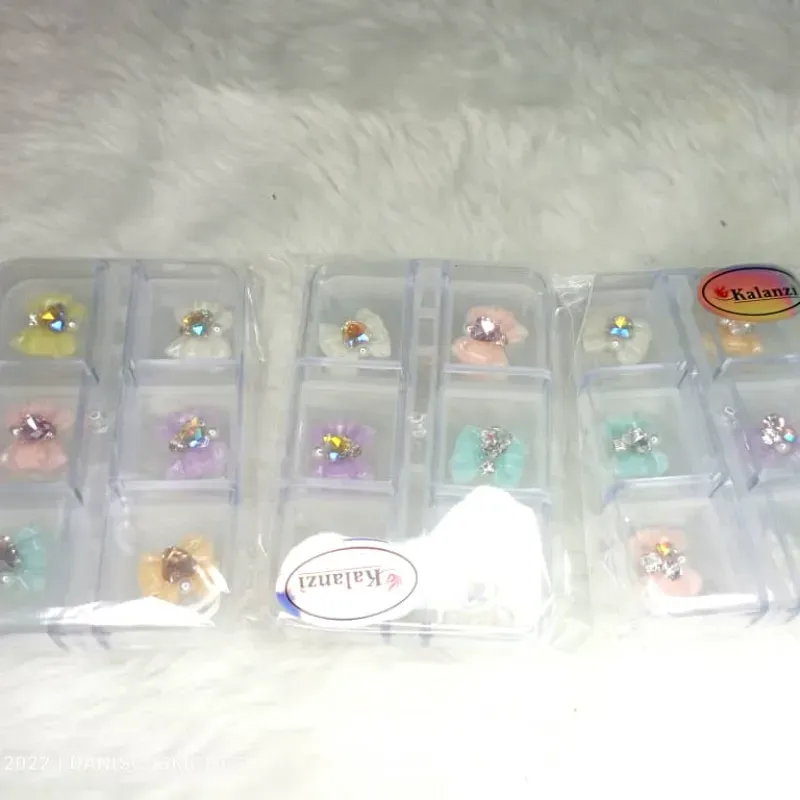 Kit con lazos decorativos para diseños en uñas