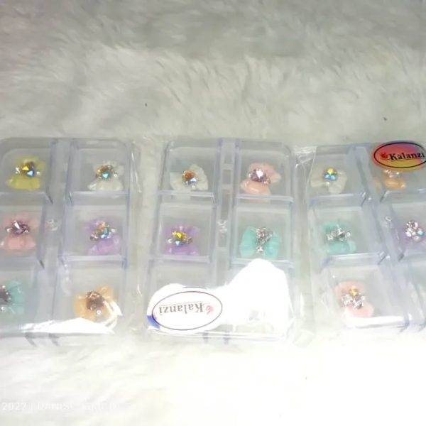 Kit con lazos decorativos para diseños en uñas