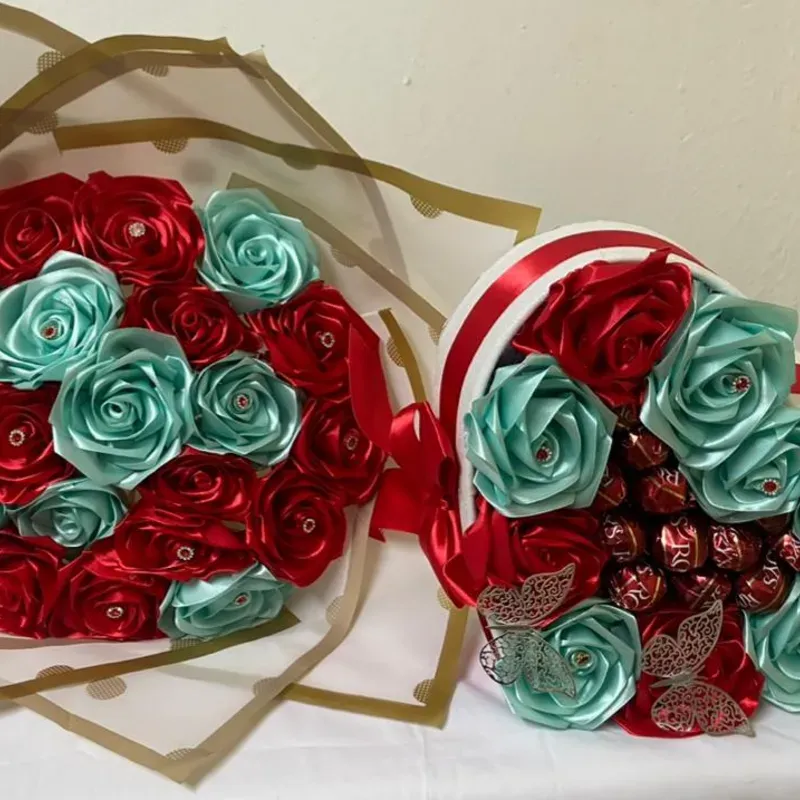 Ramo buchón rojo y verde con  con bombones