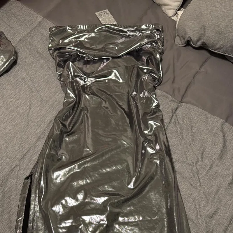 Vestido gris plateado