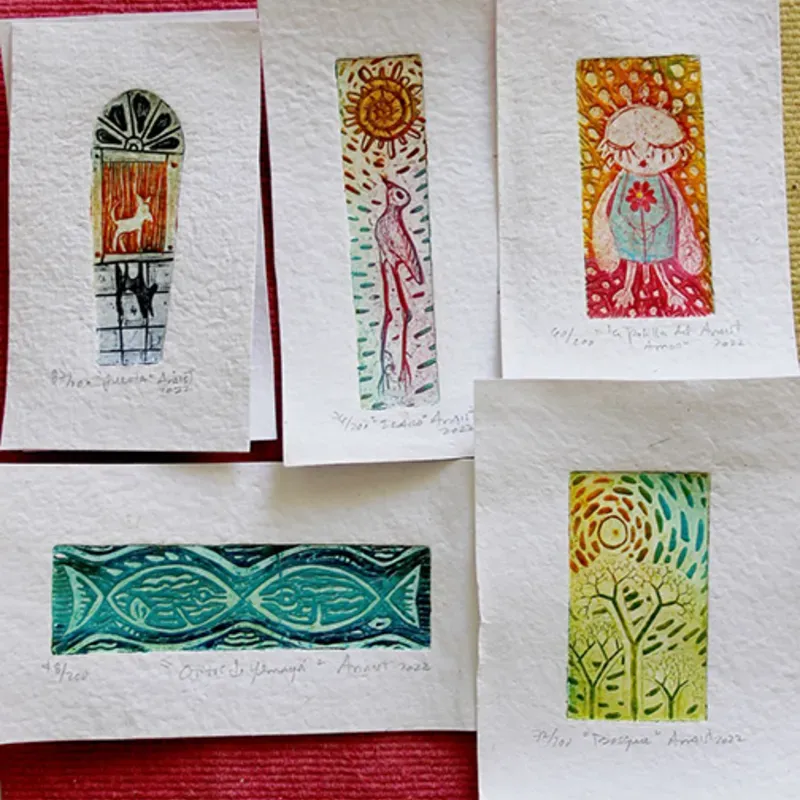 Grabados pequeños en papel manufacturado